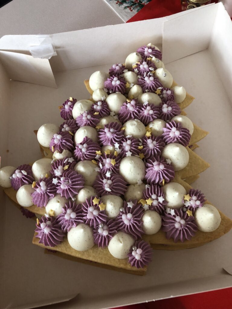 Number cake en forme de sapin de Noël, christmas tree. Vanille Hibiscus